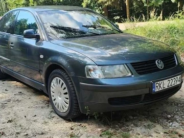 Авто Volkswagen Passat Sedan 1990 № 8345890
