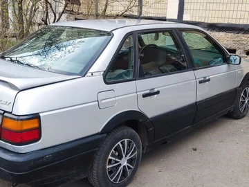 Авто Volkswagen Passat Sedan 1990 № 8347246