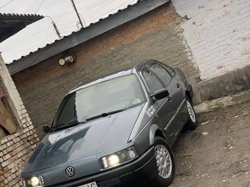 Авто Volkswagen Passat Sedan 1989 № 8347795
