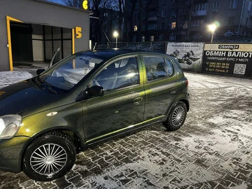 Авто Toyota Yaris 2000 № 8348799