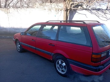 Авто Volkswagen Passat Sedan 1992 № 8349965