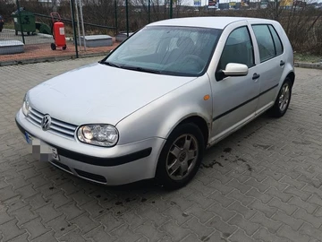 Авто Volkswagen Golf 1999 № 8350222