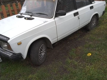 Авто ВАЗ 2107 1988 № 8351128