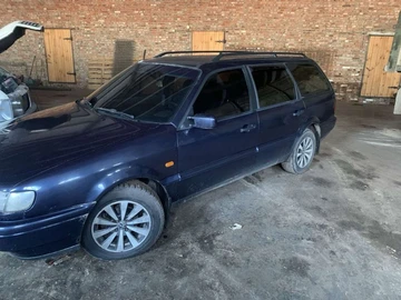 Авто Volkswagen Passat Hatchback 1995 № 8352430