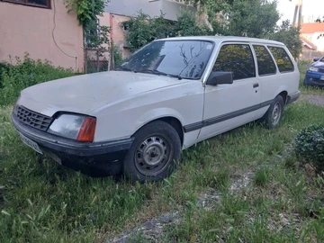 Авто Opel Rekord 1985 № 8353011