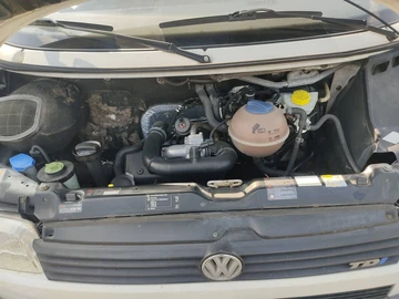 Авто Volkswagen Transporter 2000 № 8353482