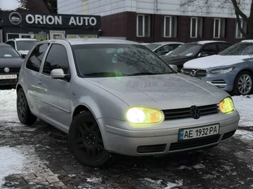 Авто Volkswagen Golf 2000 № 8355409