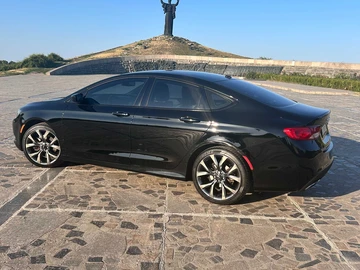 Авто Chrysler 200 2015 № 8355851