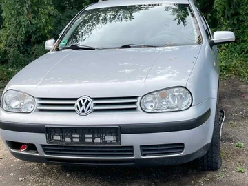 Авто Volkswagen Golf 1999 № 8357471