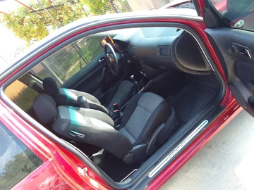 Авто Volkswagen Golf 2000 № 8358287