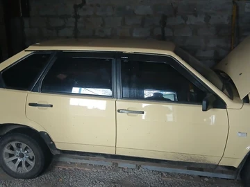 Авто ВАЗ 2109 1989 № 8358613