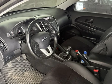 Авто KIA Cee X27 D 2010 № 8358811