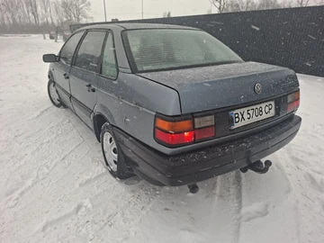 Авто Volkswagen Passat Sedan 1988 № 8362697