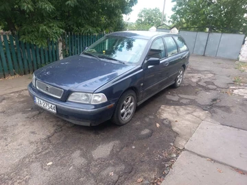 Авто Volvo V40 Kombi 2000 № 8363586