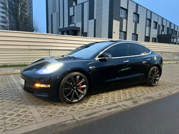 Авто Tesla Model 3 2019 № 8365358
