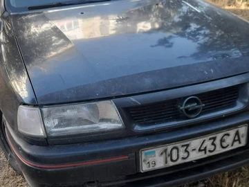 Авто Opel Vectra 1990 № 8367006