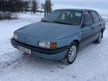 Авто Volkswagen Passat Sedan 1989 № 8368185