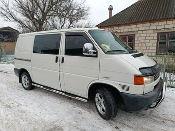 Авто Volkswagen Transporter 2000 № 8370513