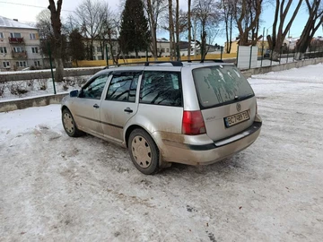Авто Volkswagen Golf 2000 № 8371677