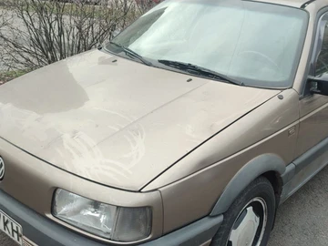 Авто Volkswagen Passat Sedan 1990 № 8373749