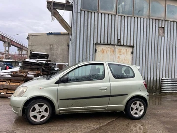 Авто Toyota Yaris 2001 № 8374308