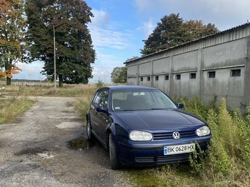 Авто Volkswagen Golf 2000 № 8374764