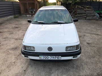 Авто Volkswagen Passat Sedan 1988 № 8374975