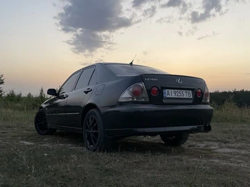 Авто Lexus Is Серія 1999 № 8377002