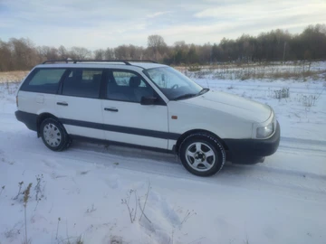 Авто Volkswagen Passat Variant 1992 № 8377531