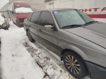 Авто Volkswagen Passat Sedan 1992 № 8381386