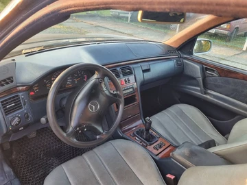 Авто Mercedes 220 2000 № 8381715