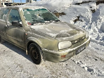 Авто Volkswagen Golf 1996 № 8382012