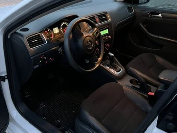 Авто Volkswagen 1600 2013 № 8384267
