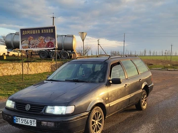 Авто Volkswagen Passat Variant 1994 № 8384427