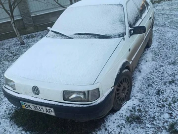 Авто Volkswagen Passat Sedan 1989 № 8388199