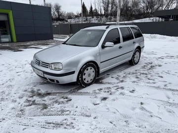 Авто Volkswagen Golf 2000 № 8390397