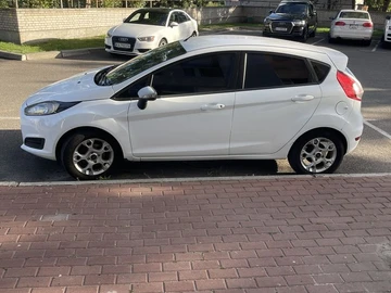 Авто Ford Fiesta 2012 № 8390498
