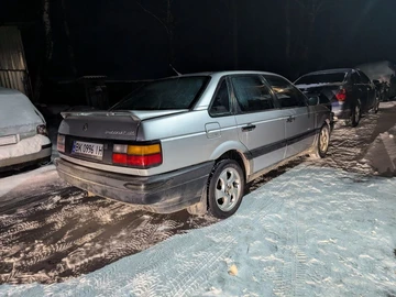Авто Volkswagen Passat Sedan 1991 № 8392649
