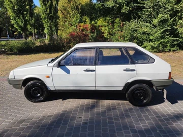 Авто ВАЗ 2109 1990 № 8392706