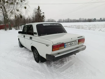 Авто ВАЗ 2107 1991 № 8395380
