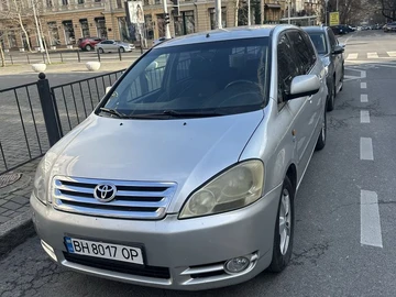 Авто Toyota Avensis Verso 2003 № 8395657