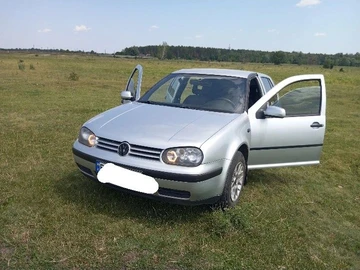Авто Volkswagen Golf 2000 № 8395791