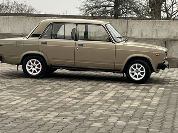 Авто ВАЗ 2105 1985 № 8400292