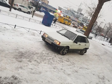Авто ВАЗ 2109 1993 № 8400647