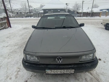 Авто Volkswagen Passat Sedan 1990 № 8401324