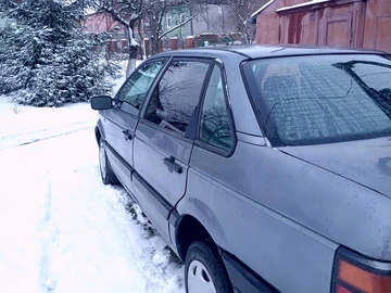 Авто Volkswagen Passat Sedan 1988 № 8401650