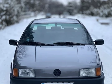 Авто Volkswagen Passat Sedan 1992 № 8402872
