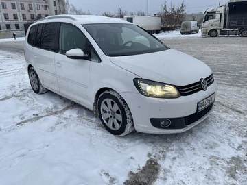 Авто Volkswagen Touran 2011 № 8403132