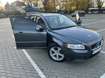 Авто Volvo V50 2010 № 8405101
