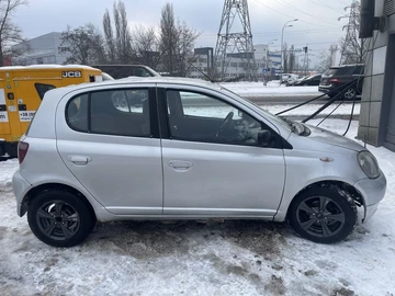 Авто Toyota Yaris 2001 № 8407742
